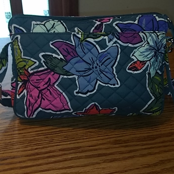 NWOT Vera Bradley quilt purse. - Picture 4 of 12